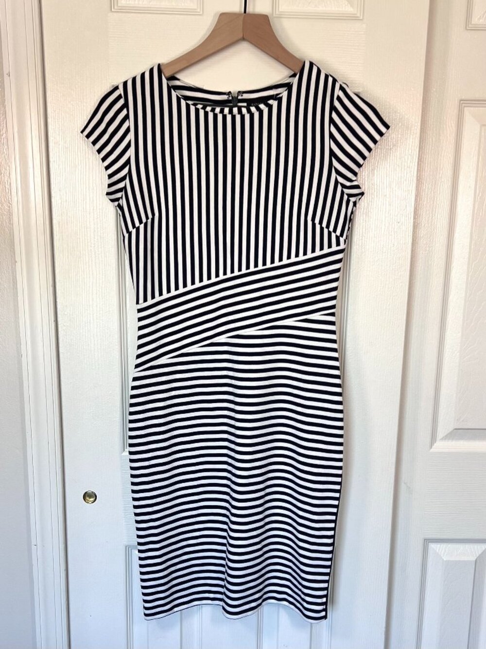 Banana Republic Factory Striped Sheath Dress Black/ White Size 4P NWOT